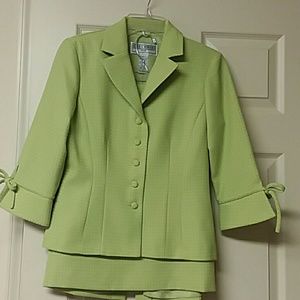 Lime Green Jessica Howard Petite Suit size 4